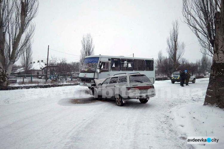 Автобус «Авдеевка - Покровск» попал в ДТП: опубликованы фото