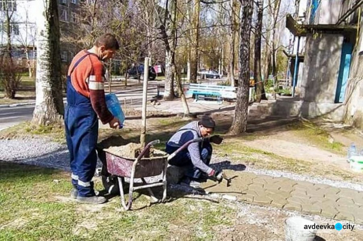 До Велкодня комунальники влаштували велике прибирання Авдіївки