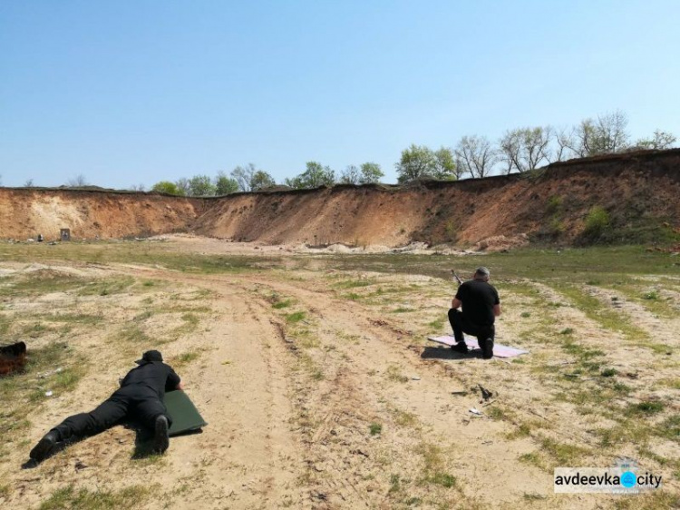 Авдеевские полицейские устроили стрельбу