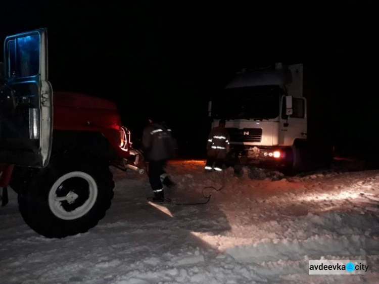 Спасение из снежного плена: подробности и фото из Авдеевки