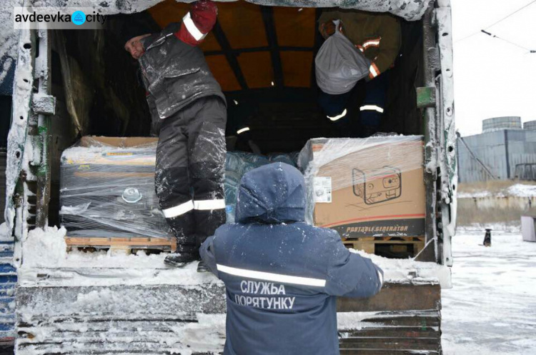 «Запорожсталь» и криворожский ГОК продолжают поддерживать авдеевцев (ФОТО)