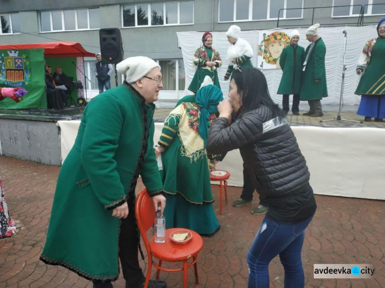 Масленичный разгуляй: Авдеевка весело встречала весну (ФОТОРЕПОРТАЖ)