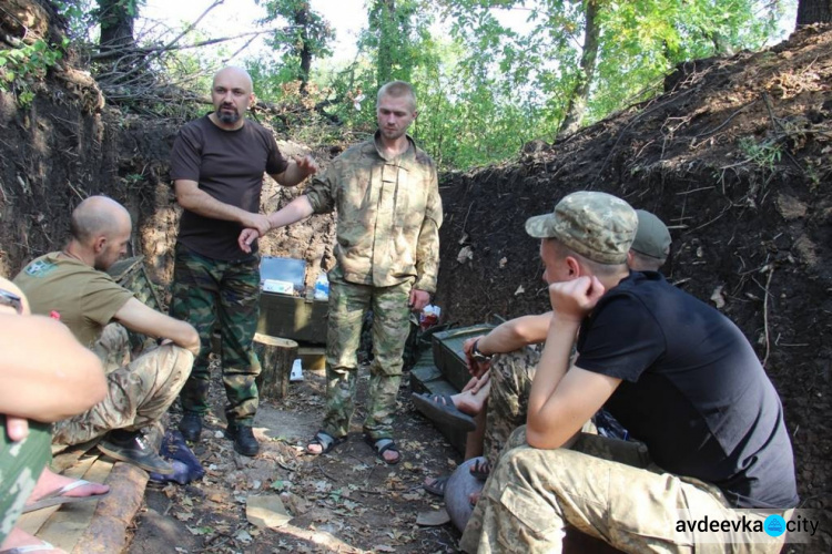 Защитников Авдеевки учили смотреть в глаза страху (ФОТО)