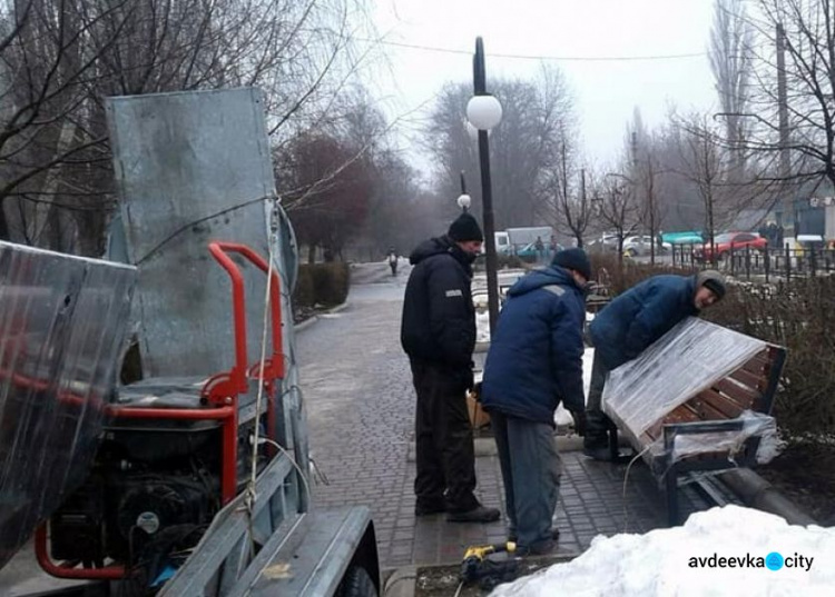 В Авдіївці комунальники продовжують оновлювати міста відпочинку городян (ФОТОФАКТ)