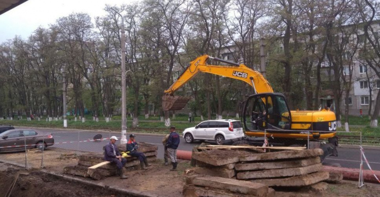 В Авдеевке меняют главную артерию теплоснабжения города (ФОТОФАКТ)