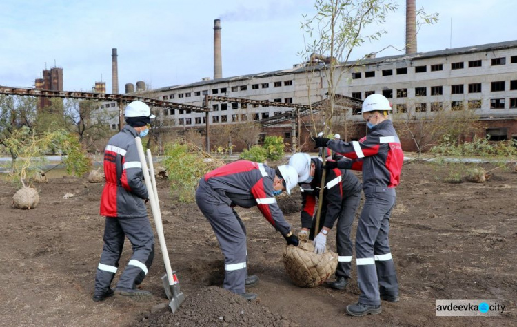 В преддверии 57-летия АКХЗ на территории предприятия появился новый сквер