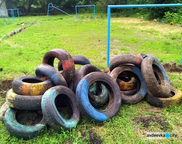 В Авдіївці триває екологічна акція по вилученню з території міста старих автомобільних шин 