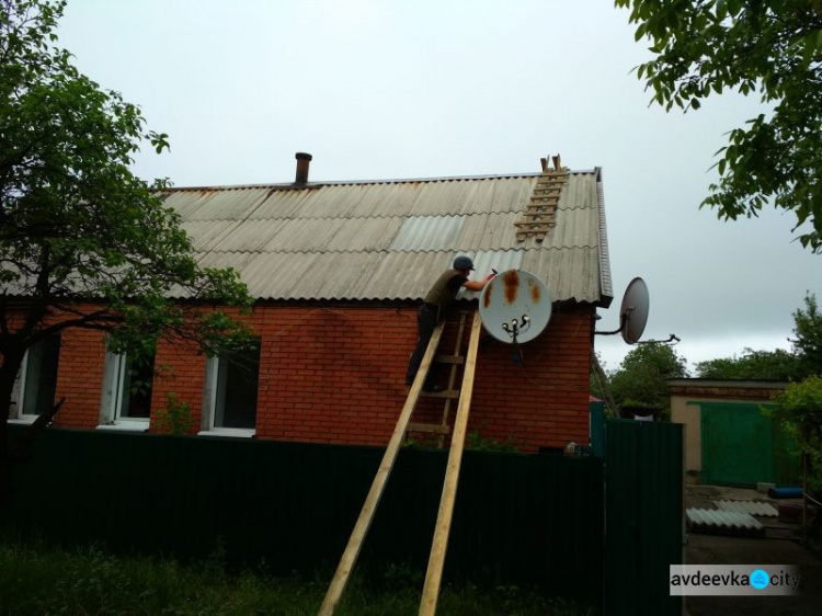 Спасатели восстанавливали поврежденное обстрелами жилье в Авдеевке, Марьинке и Красногоровке