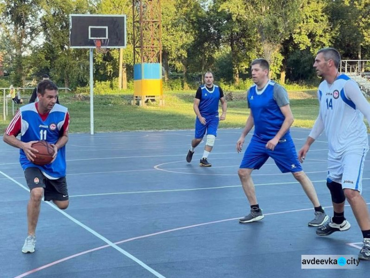 В Авдіївці до дня Дня фізичної культури та спорту нагородили тренерів та активних спортсменів