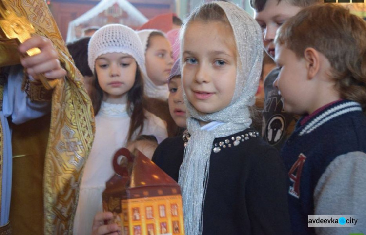 Храм и больница: как прошло Рождество в Авдеевке (ФОТОРЕПОРТАЖ)