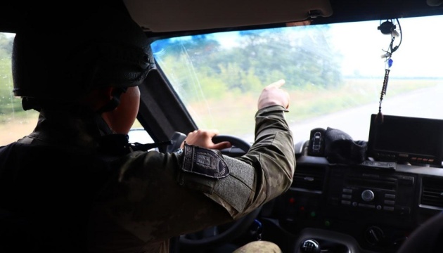 Авдіївські поліцейські вивезли з-під обстрілів поранене подружжя