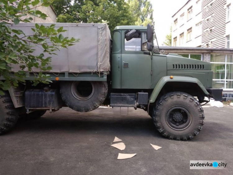 Рука помощи от Беларуси: авдеевская школа получила мебель (ФОТО)