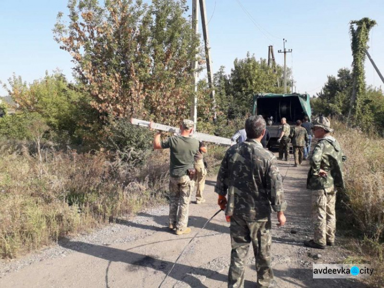 Авдеевские симики возвращали свет и развозили помощь (ФОТО)