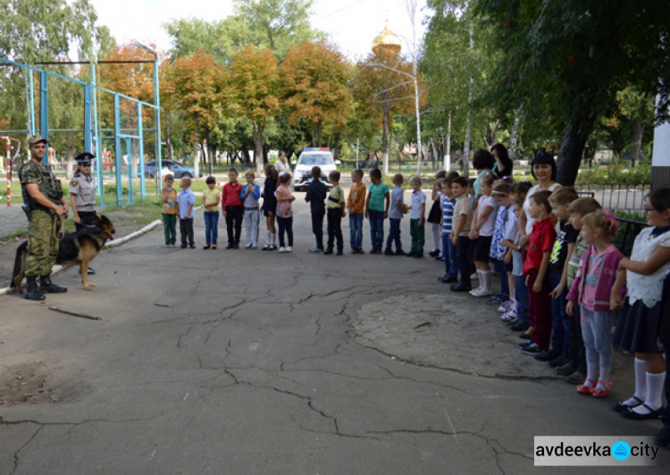 В школах Донетчины начались «факультативы с полицейским» (ФОТО)