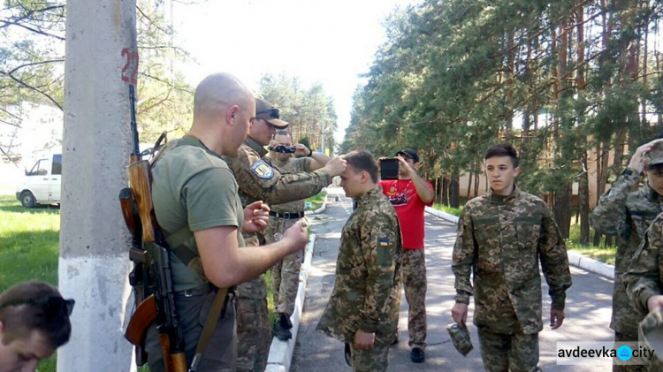 Авдеевские школьники в Святогорске принимают участие в военно-патриотической игре "Сокол"