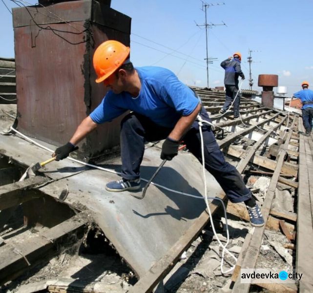 В Адіївці розпочали капремонт покрівлі будинків у старій частині міста