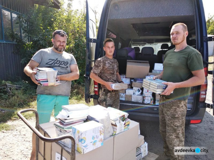 Авдеевские «симики» получили нужную литературу, помогали с врачом и поздравили ветеранов