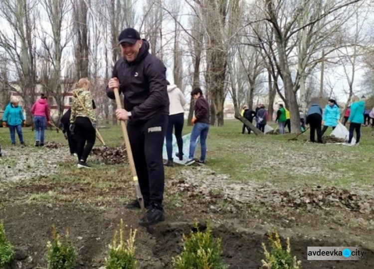 Працівники структурних підрозділів ВЦА Авдіївки влаштували велике прибирання