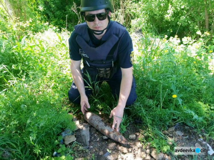 Донбасс восстанавливают и спасают от взрывов (ФОТО + ВИДЕО)