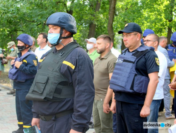 В Авдеевке спасателей ГСЧС Украины поблагодарили за восстановленные дома