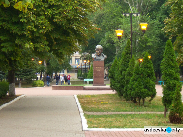 Центральный бульвар в Авдеевке получил дополнительное освещение (ФОТО)