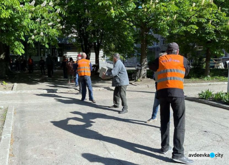 Авдіївка отримала від Метінвесту та Фонду Ріната Ахметова майже десять тисяч продуктових наборів