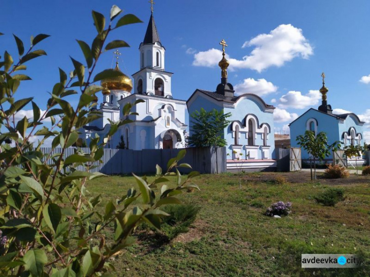 Осень раскрасила прифронтовую Авдеевку в яркие краски (ФОТОРЕПОРТАЖ)