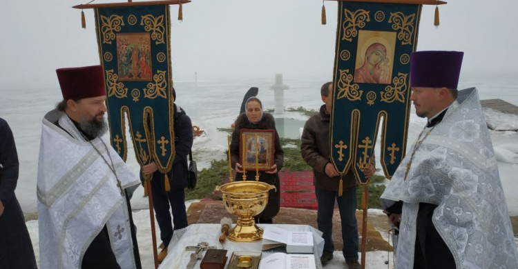 Прифронтовая Авдеевка празднует Крещение (ФОТОРЕПОРТАЖ)