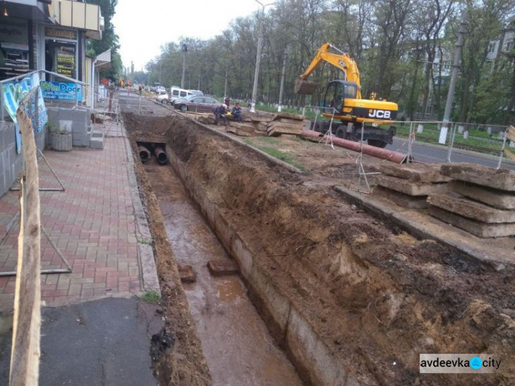 В Авдеевке меняют главную артерию теплоснабжения города (ФОТОФАКТ)