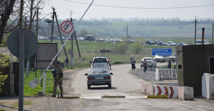 Донбасские пункты пропуска в воскресенье пересекали реже, чем в субботу