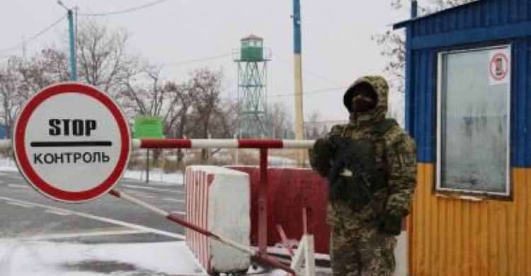 Ситуация на КПВВ: пограничникам активно предлагают взятки за пересечение линии разграничения без очереди