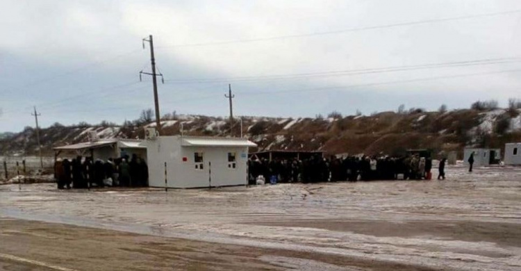 На одном из донбасских КПВВ возникли большие проблемы