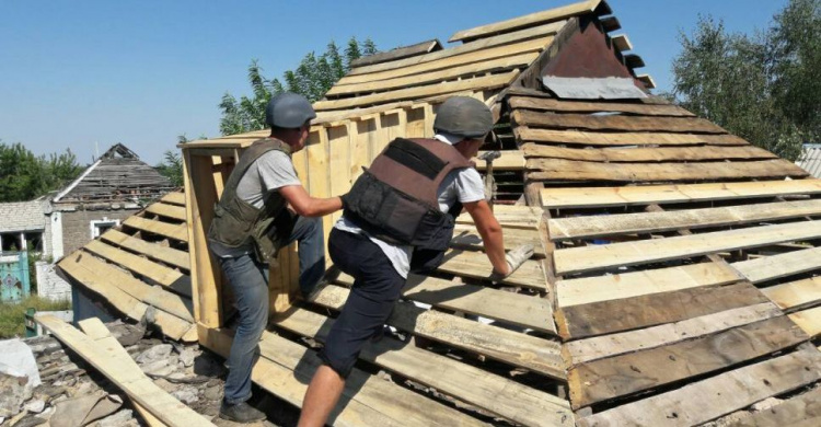 В прифронтовой Авдеевке "вернули к жизни" 566 поврежденных обстрелами домов  (ФОТО)