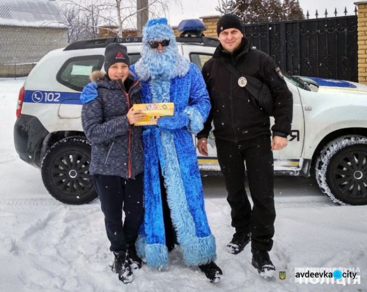 Авдеевские копы порадовали детей из проблемных семей (ФОТО)