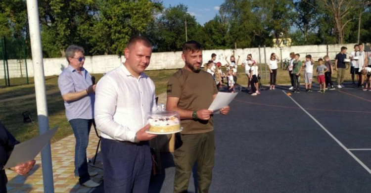 В День физической культуры и спорта в Авдеевке наградили спортсменов и активистов 