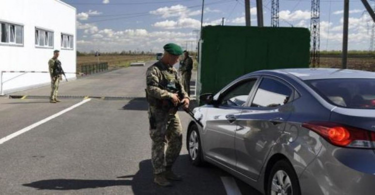 На КПВВ Донбасса  проезда ожидают 245 авто