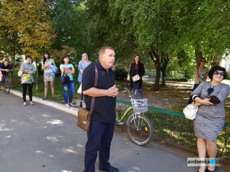 В Авдеевке сотрудники коммунального предприятия массово увольняются и бунтуют (ВИДЕО/ФОТОФАКТ)