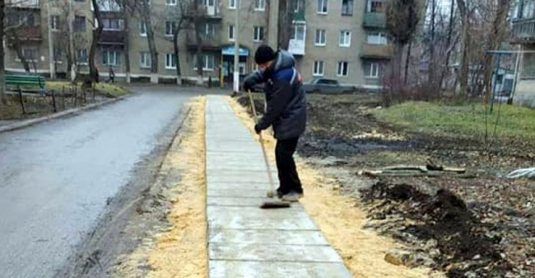 Комунальники Авдіївки продовжують створювати комфортні умови для мешканців міста (ФОТОФАКТ)