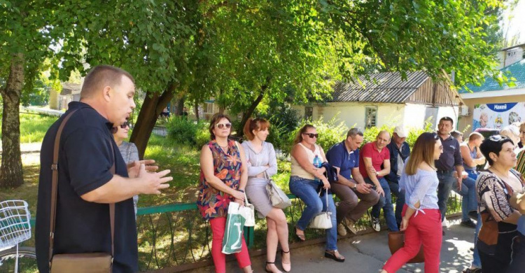 В Авдеевке сотрудники коммунального предприятия массово увольняются и бунтуют (ВИДЕО/ФОТОФАКТ)