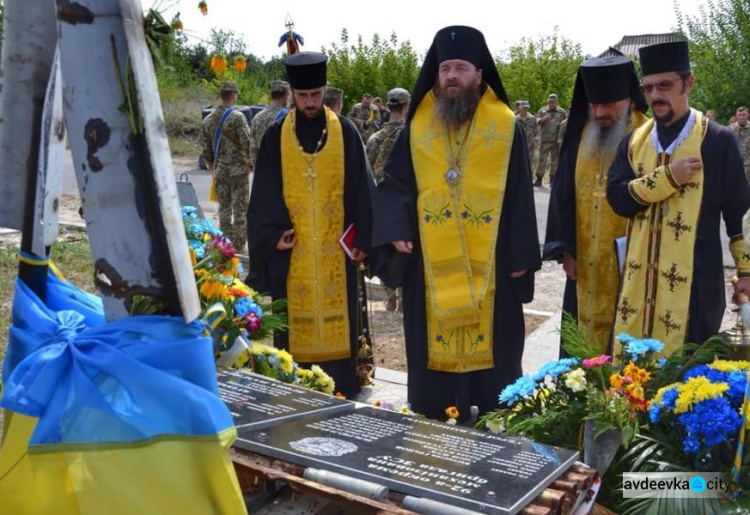 Мемориал у героической Авдеевской промзоны стал больше (ФОТО)