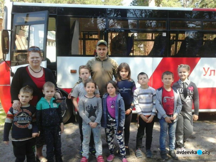 Дети вернулись в Авдеевку из «Изумрудного города»