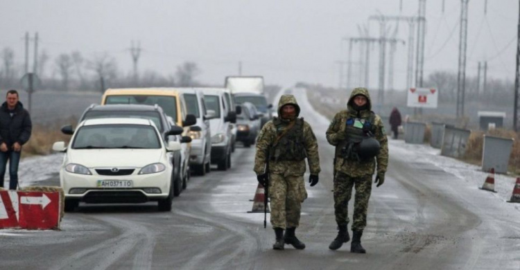 Тринадцать человек за сутки не смогли пересечь КПВВ на Донбассе