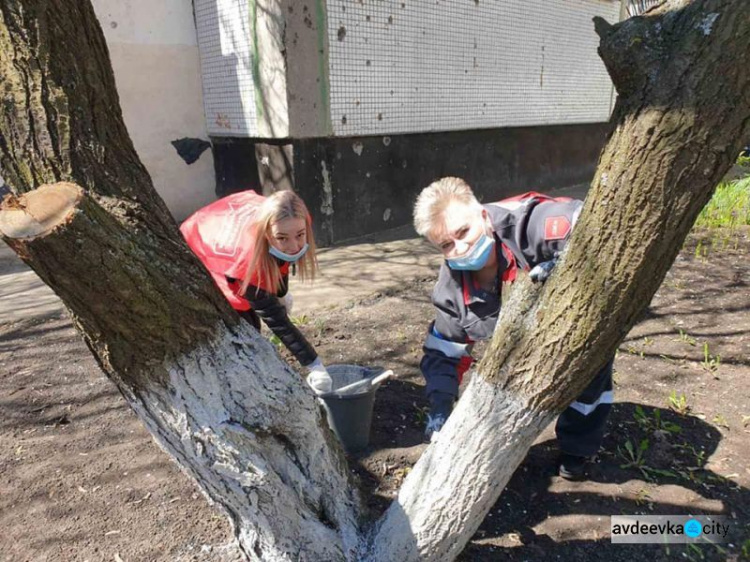 Молодежь АКХЗ навела порядок в «Искорке» (ФОТОФАКТ)