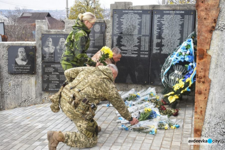 Військові зі Швеції відвідали "Промку" в Авдіївці 