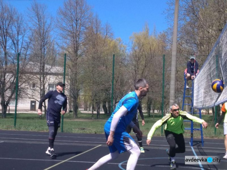 В Авдеевке состоялась волейбольная битва (ФОТОРЕПОРТАЖ)