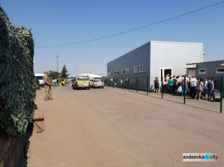 Заминирование донбасского КПВВ «Майорское» не подтвердилсь, пропуск возобновлен (ФОТО)