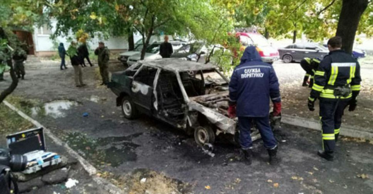 На Донетчине ночью в припаркованной машине сгорел человек