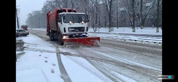 В Авдеевке выпал снег (ФОТОФАКТ)