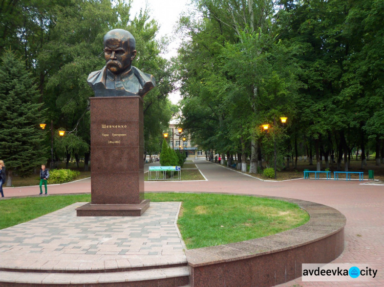 Центральный бульвар в Авдеевке получил дополнительное освещение (ФОТО)