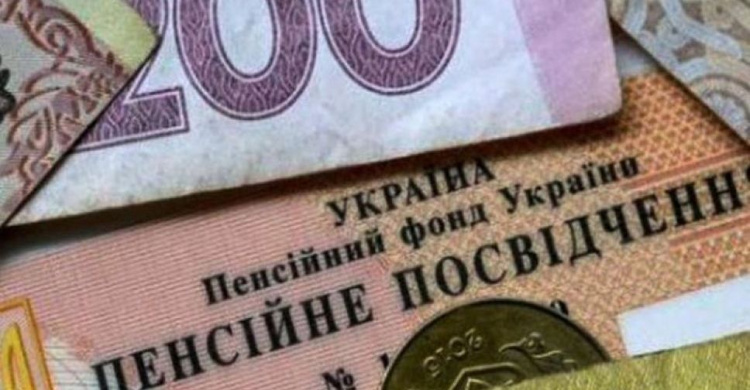 Чи можуть авдіївці, що виїхали за кордон, отримувати пенсійні та соціальні виплати: роз’яснення